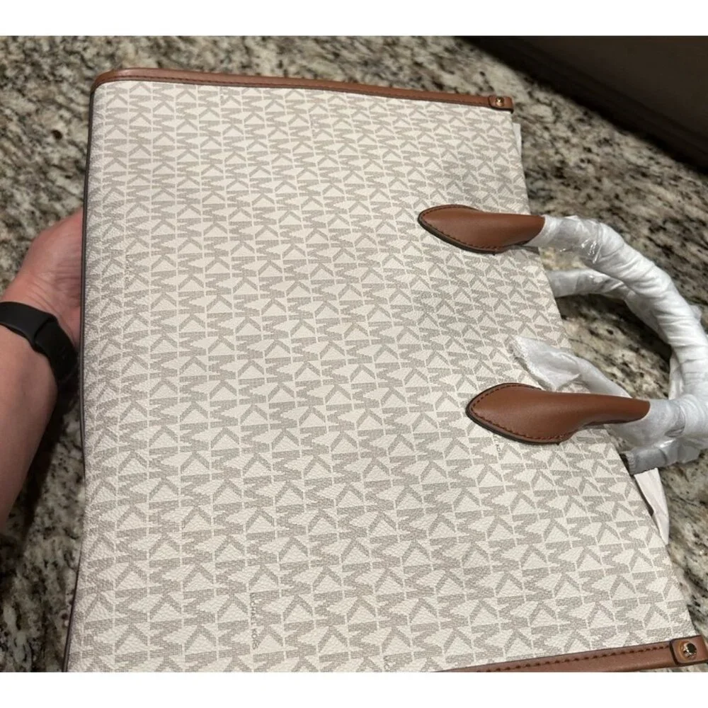 Michael Kors Tote - Picture 12 of 12